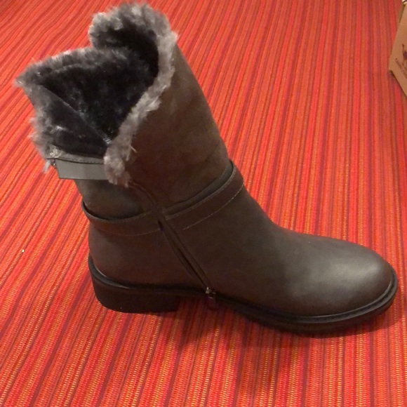 Boots - Picture 4 of 6